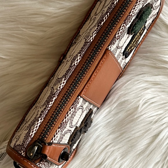 CG169 - Coach Swinger 20 in Signature Jacquard with Varsity Patches - Picture 8 of 12